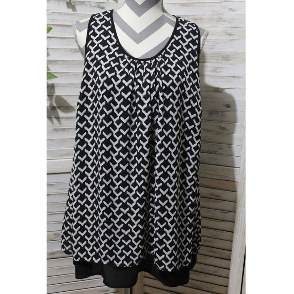 Black & White Patterned Sleeveless Women's Top